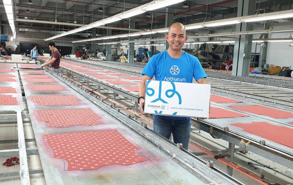 Hành trình từ 2 thành viên đến “gã khổng lồ” trong thị trường đồng phục